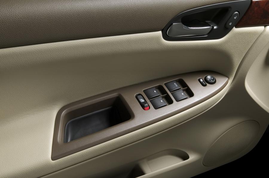  Chevrolet Impala 2006 года  (фото 44 из 91)